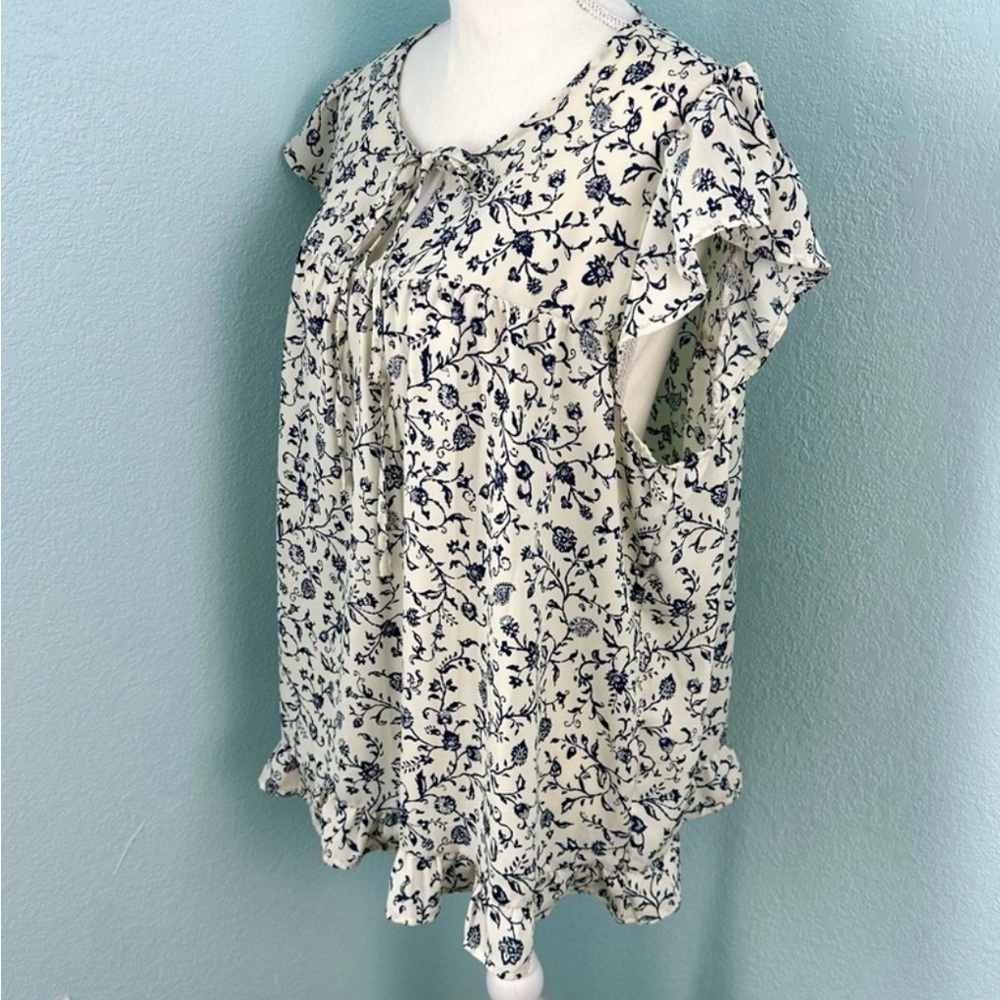 Sweet Rain Plus Size 2X Floral Ruffle Keyhole Front Top Ivory Navy EUC